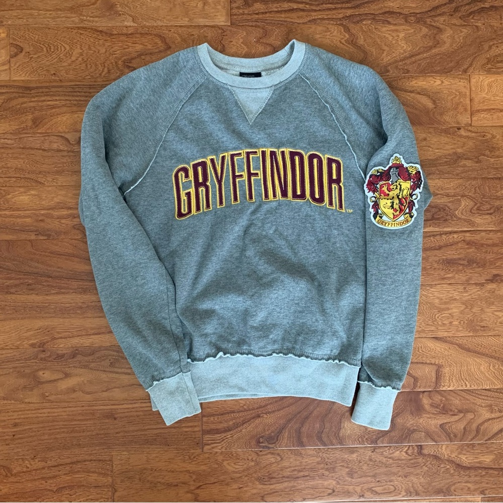 Universal Studios Gryffindor Wizarding World of Harry Potter Sweatshirt